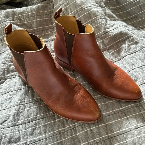 Nisolo Eva Everyday Chelsea Boot - Picture 1 of 4